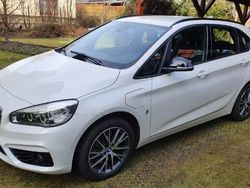 Weiß metallic Gebraucht 2017 BMW 225 Sport Line Van / Kleinbus | 17.974 € (Teuer)