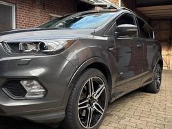 Grau Gebraucht 2017 Ford Kuga ST-Line SUV | 15.400 € (Fairer Preis)