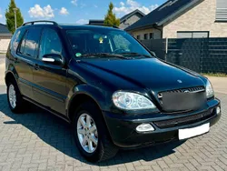 Schwarz Gebraucht 2003 Mercedes ML270 SUV | 6.999 €