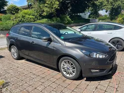 Grau Gebraucht 2017 Ford Focus Kombi | 10.400 € (Fairer Preis)