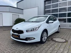 Weiß Gebraucht 2015 Kia Ceed Limousine | 9.990 € (Fairer Preis)