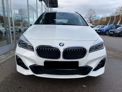 Weiß Gebraucht 2019 BMW 220 Gran Tourer M Sport Van / Kleinbus | 28.250 € (Teuer)