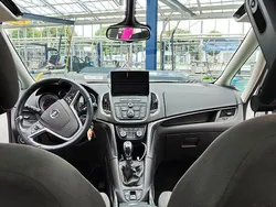 Weiß Gebraucht 2013 Opel Zafira Tourer Active Van / Kleinbus | 9.500 € (Fairer Preis)