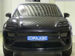 Tiefschwarzmetallic (metallic) Gebraucht 2024 Porsche Macan Turbo SUV | 116.950 € (Teuer)