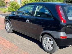 Schwarz Gebraucht 2001 Opel Corsa Limousine | 1.800 € (Etwas zu teuer)