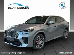Grau Neu 2025 BMW iX2 M Sport SUV | 59.790 € (Fairer Preis)