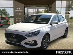 Serenity white Gebraucht 2024 Hyundai i30 Trend Limousine | 24.499 € (Guter Preis)