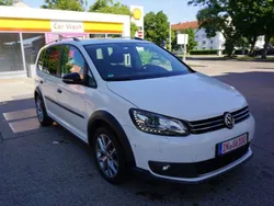 Weiß Gebraucht 2014 VW Touran Cross Van / Kleinbus | 11.900 € (Superpreis)