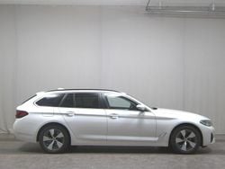 Weiss Gebraucht 2023 BMW 520 Performance Kombi | 27.980 € (Superpreis)