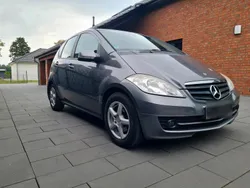Grau Gebraucht 2009 Mercedes A180 Limousine | 2.600 € (Etwas zu teuer)