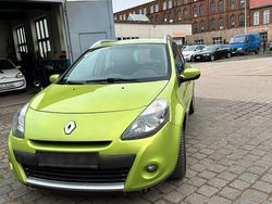 Grün Gebraucht 2009 Renault Clio GrandTour Kombi | 2.000 € (Etwas zu teuer)