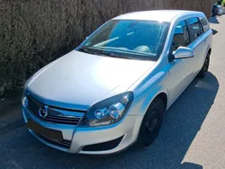 Grau Gebraucht 2010 Opel Astra Selection Kombi | 2.000 € (Fairer Preis)