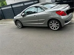 Grau Gebraucht 2009 Peugeot 207 CC Cabrio | 5.500 € (Etwas zu teuer)