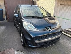 Grau Gebraucht 2009 Peugeot 107 Kleinwagen | 3.000 € (Fairer Preis)