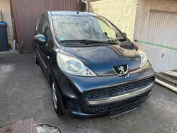 Grau Gebraucht 2009 Peugeot 107 Kleinwagen | 3.290 € (Etwas zu teuer)