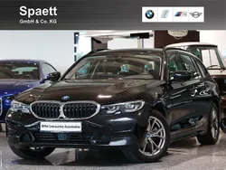 Saphirschwarz Gebraucht 2022 BMW 320e Sport Line Kombi | 26.800 € (Guter Preis)