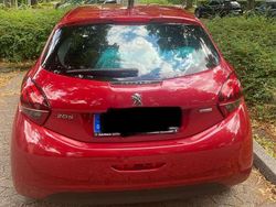 Rot Gebraucht 2017 Peugeot 208 Active Kleinwagen | 7.800 € (Etwas zu teuer)