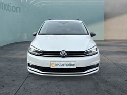Weiß Gebraucht 2024 VW Touran Pro Van / Kleinbus | 38.849 € (Fairer Preis)