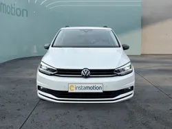 Weiß Gebraucht 2024 VW Touran Pro Van / Kleinbus | 37.850 € (Fairer Preis)