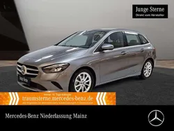Grau Gebraucht 2021 Mercedes B200 Progressive Van / Kleinbus | 26.490 € (Fairer Preis)