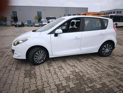 Weiß Gebraucht 2011 Renault Scénic III Van / Kleinbus | 2.999 € (Guter Preis)