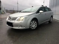 Silber metallic Gebraucht 2010 Toyota Avensis Kombi | 7.000 € (Etwas zu teuer)