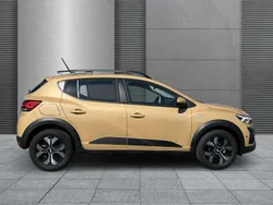 Safaribeige Gebraucht 2025 Dacia Sandero Expression Kleinwagen | 21.290 € (Etwas zu teuer)