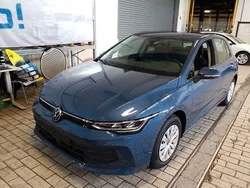 Anemonenblau metallic (metallic) Gebraucht 2024 VW Golf VIII Limousine | 24.440 € (Guter Preis)