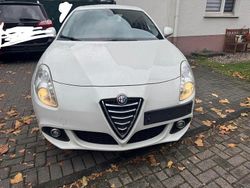Weiß Gebraucht 2014 Alfa Romeo Giulietta Limousine | 5.350 € (Fairer Preis)