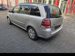 Grau Gebraucht 2007 Opel Zafira Van / Kleinbus | 1.500 € (Guter Preis)