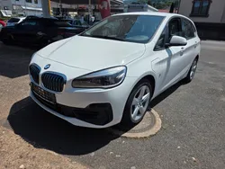 Weiß Gebraucht 2019 BMW 225 Active Tourer Performance Van / Kleinbus | 16.500 € (Fairer Preis)