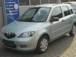 Grün Gebraucht 2003 Mazda 2 Exclusive Limousine | 2.950 € (Fairer Preis)