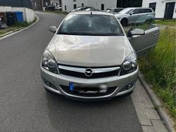 Grau Gebraucht 2007 Opel Astra Cabriolet Cabrio | 3.499 € (Fairer Preis)