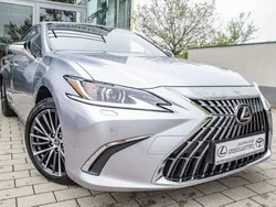 Silber Gebraucht 2023 Lexus ES300H Business Edition Limousine | 42.990 € (Guter Preis)