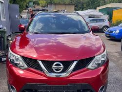 Rot Gebraucht 2015 Nissan Qashqai 360º SUV | 8.500 € (Fairer Preis)