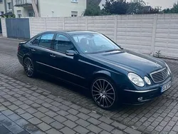 Blau Gebraucht 2002 Mercedes E240 Limousine | 9.999 €