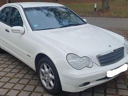 Weiß Gebraucht 2001 Mercedes C200 Limousine | 5.599 € (Teuer)
