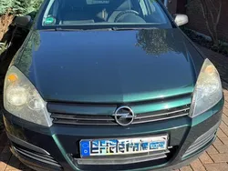 Grün Gebraucht 2004 Opel Astra Sport Limousine | 2.000 € (Fairer Preis)