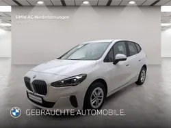 Weiß Gebraucht 2022 BMW 218 Active Tourer Luxury Line Van / Kleinbus | 26.306 € (Fairer Preis)