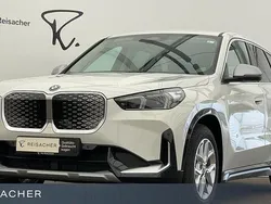 Alpinweiss Gebraucht 2024 BMW iX1 Luxury Line SUV | 41.349 € (Superpreis)