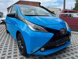 Blau Gebraucht 2015 Toyota Aygo X-cite Kleinwagen | 6.400 € (Etwas zu teuer)