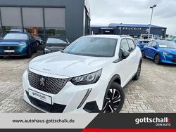 Weiß Gebraucht 2023 Peugeot e-2008 Allure SUV | 21.990 € (Fairer Preis)