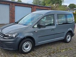 Grau Gebraucht 2020 VW Caddy Van / Kleinbus | 9.700 € (Etwas zu teuer)