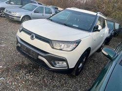Weiß Gebraucht 2017 Ssangyong (KGM) XLV SUV | 4.999 € (Teuer)