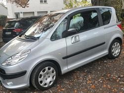 Silber Gebraucht 2007 Peugeot 1007 Van / Kleinbus | 2.499 € (Fairer Preis)