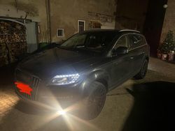 Grau Gebraucht 2011 Audi Q7 SUV | 9.990 € (Guter Preis)