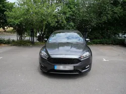 Grau Gebraucht 2016 Ford Focus ST-Line Kombi | 10.900 € (Fairer Preis)