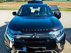 Schwarz Gebraucht 2019 Mitsubishi Outlander P-HEV Plus SUV | 19.999 € (Superpreis)