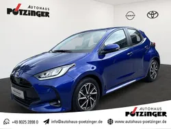 Nachtblau met. Gebraucht 2022 Toyota Yaris Hybrid Comfort Limousine | 19.890 € (Fairer Preis)
