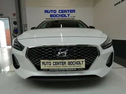 Weiß Gebraucht 2017 Hyundai i30 Intro Edition Limousine | 12.900 € (Fairer Preis)